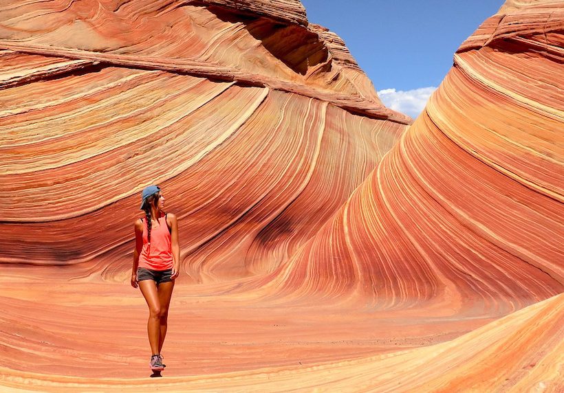 Coldplay обезьяны. Travel adventure. Друзья путешествуют. Путешествие друзей. Мужчина с рюкзаком.