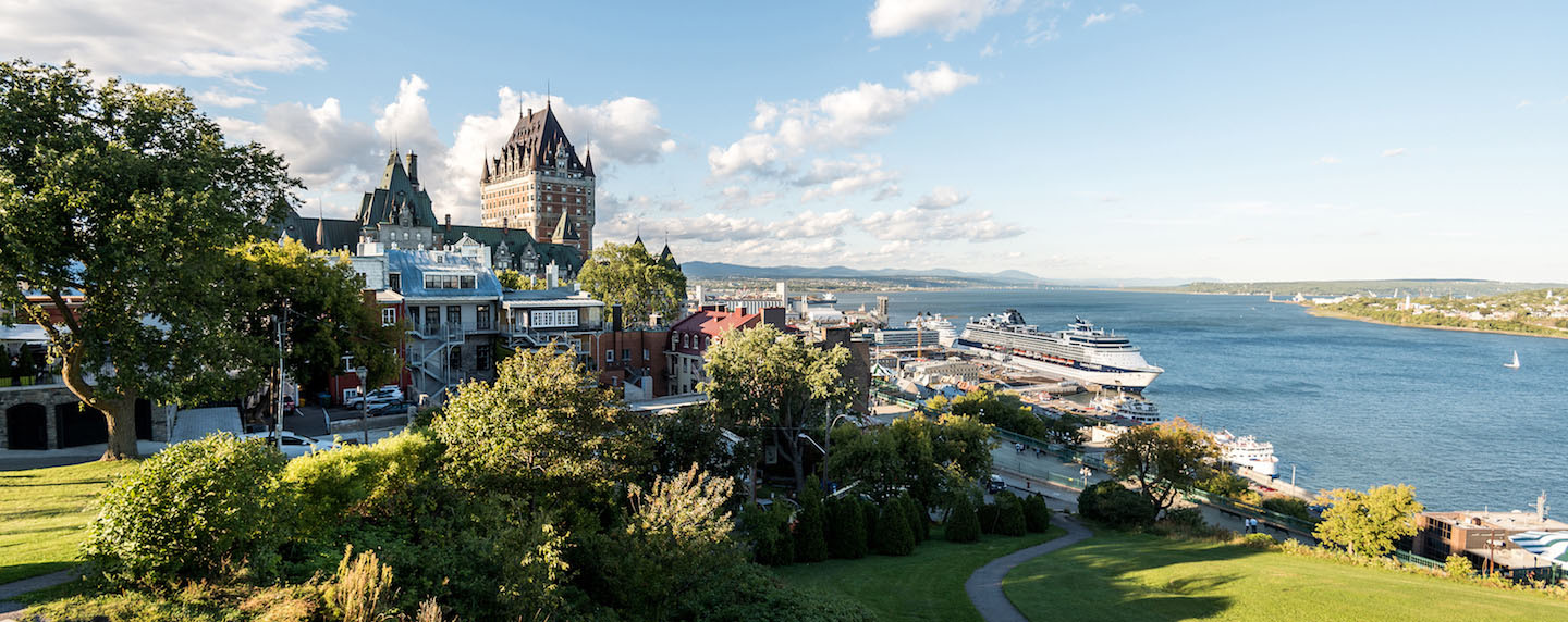 Pasea tranquilamente por el Viejo Quebec.