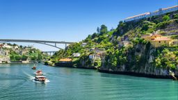 Encuentra vuelos baratos de Miami a Oporto