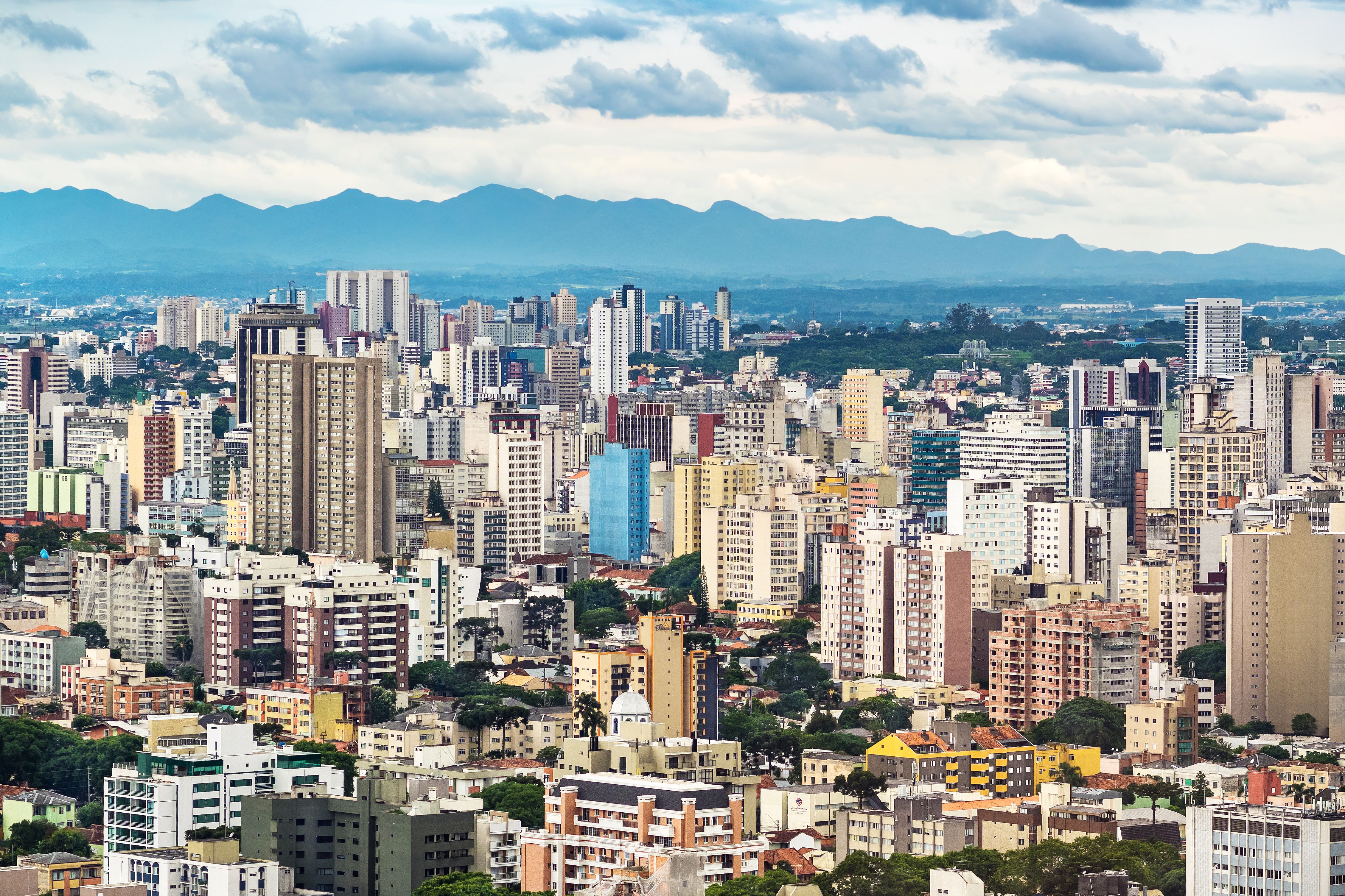 Busca vuelos baratos a Curitiba
