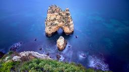Encuentra vuelos baratos de Charleston a Algarve
