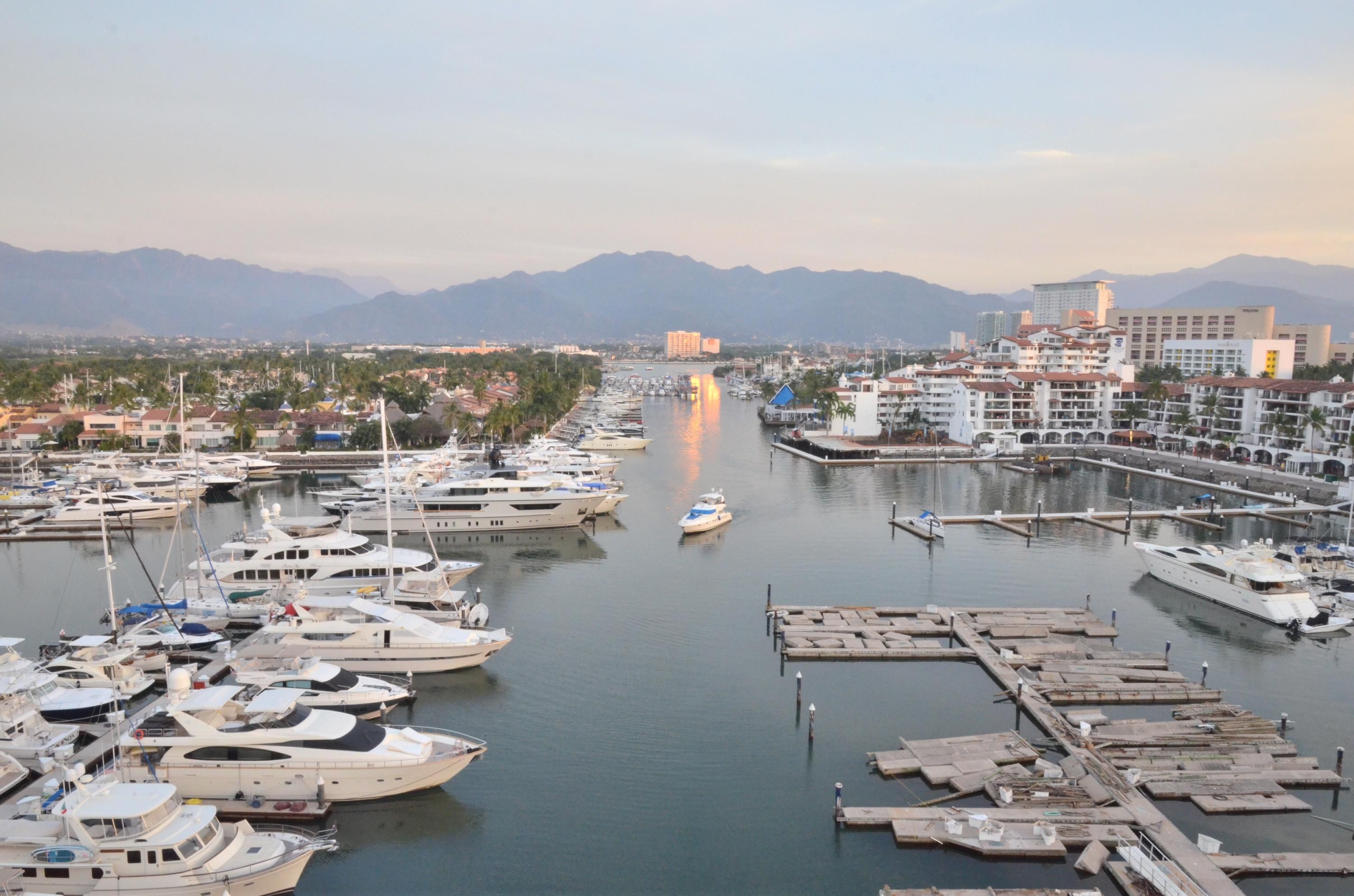 Renta de autos en Marina Vallarta (Pto Vallarta) desde 8/día Busca