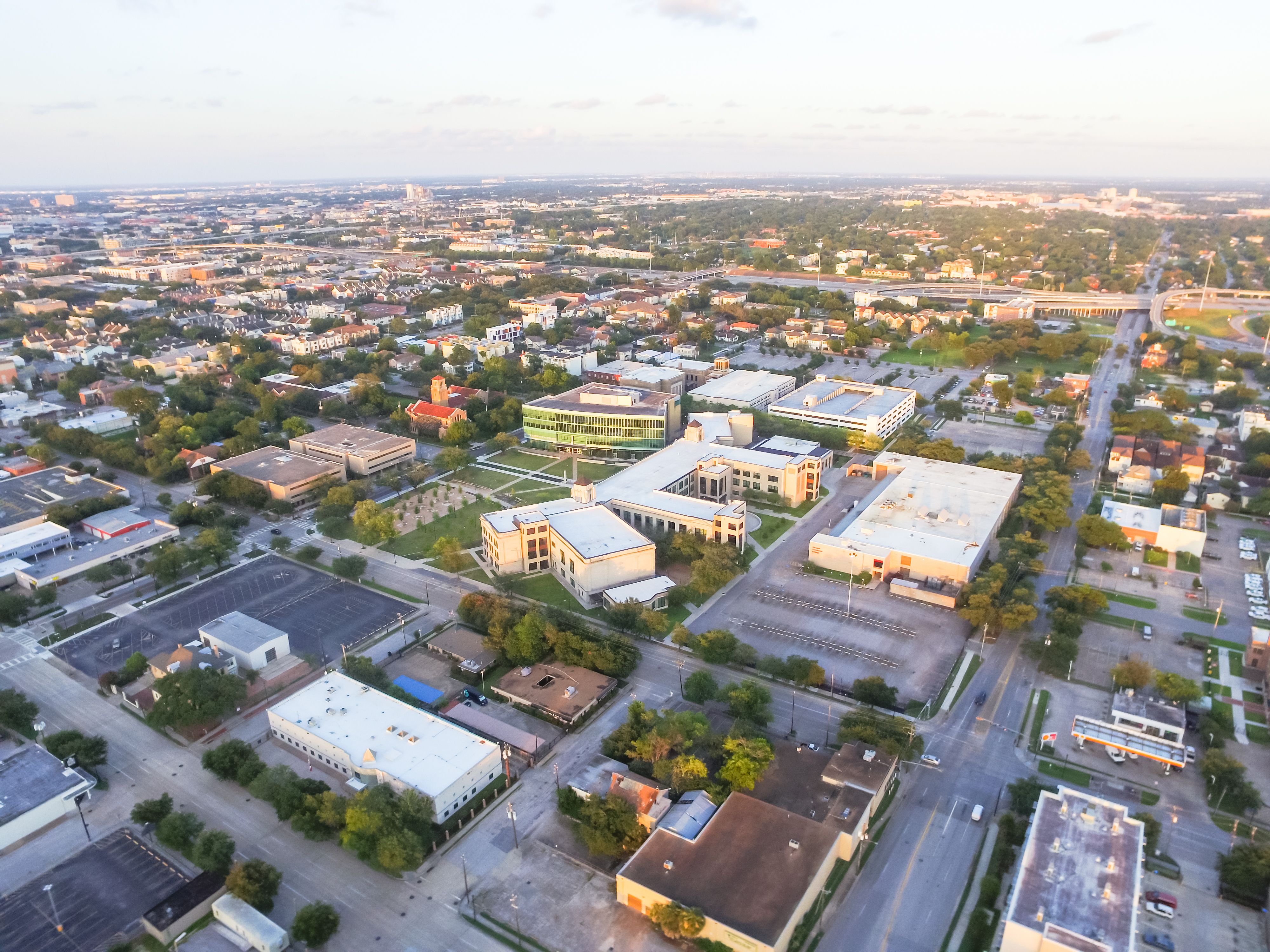 Renta de autos en Midtown (Houston) desde 37/día Busca autos de