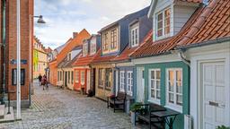 Encuentra vuelos baratos a Aalborg