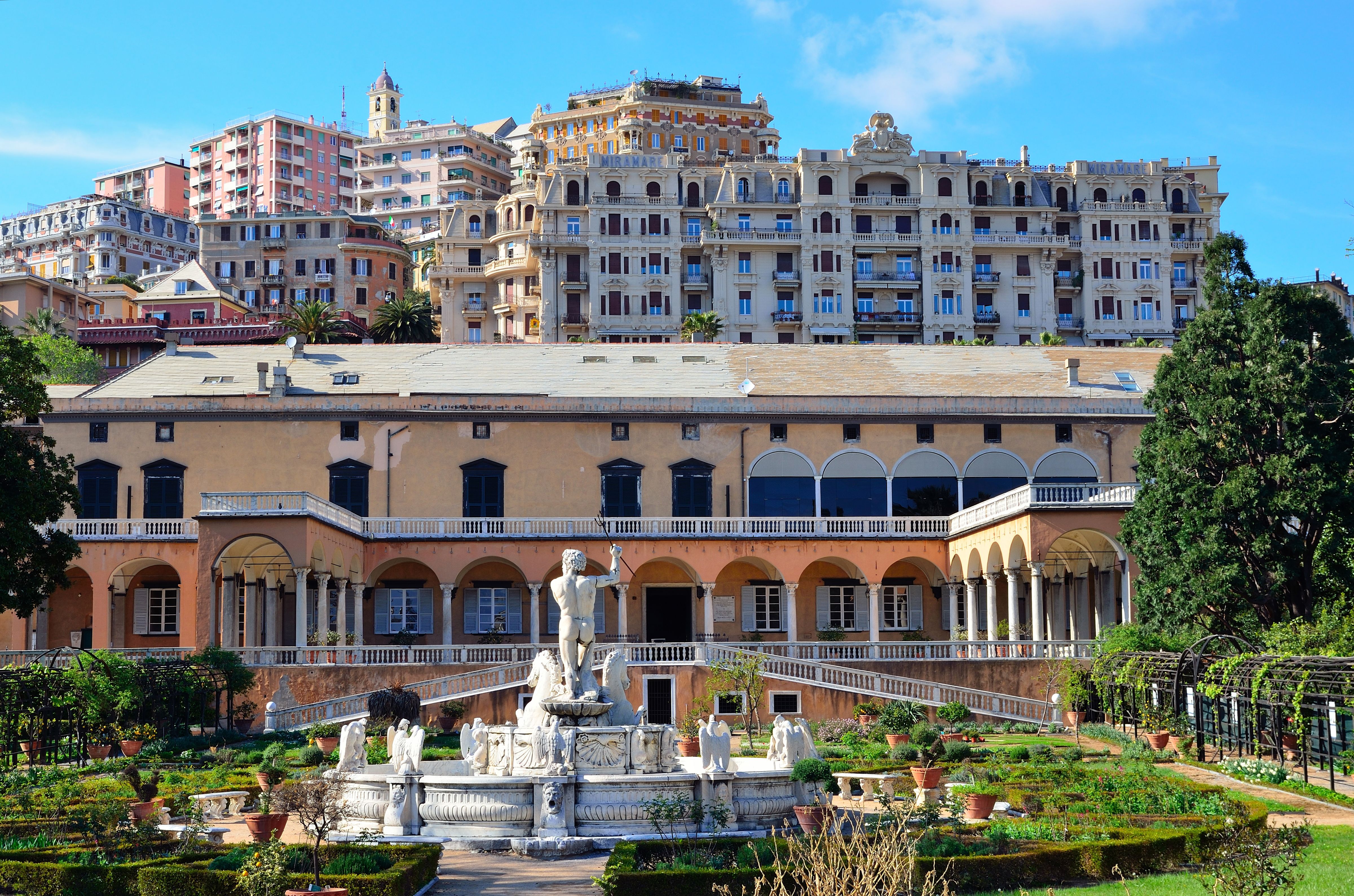 Renta de autos en Centro Ovest (Génova) Buscá autos de renta en KAYAK