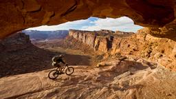 Encuentra vuelos baratos de California a Moab