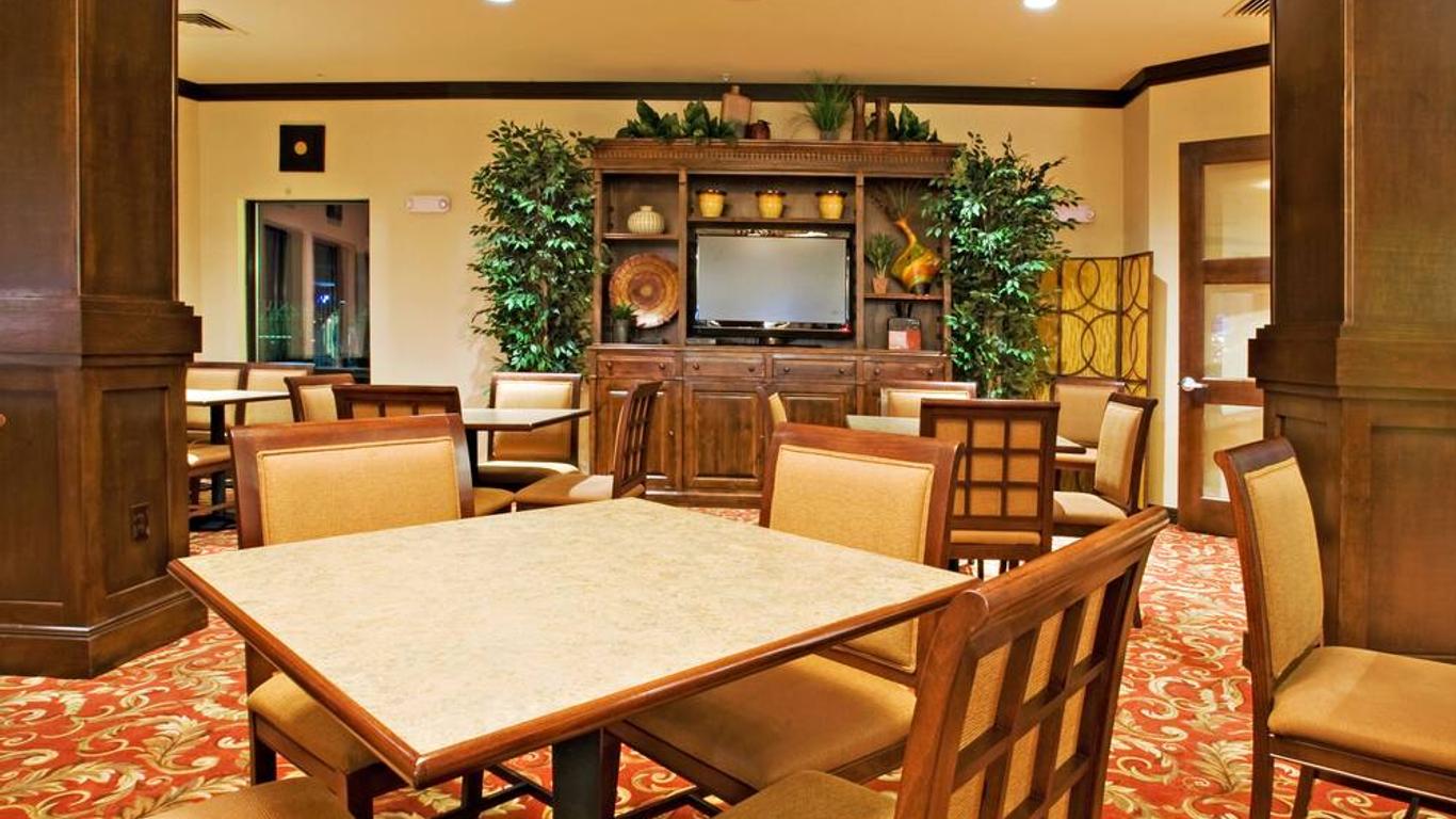 Holiday Inn Express & Suites Wichita Falls By IHG