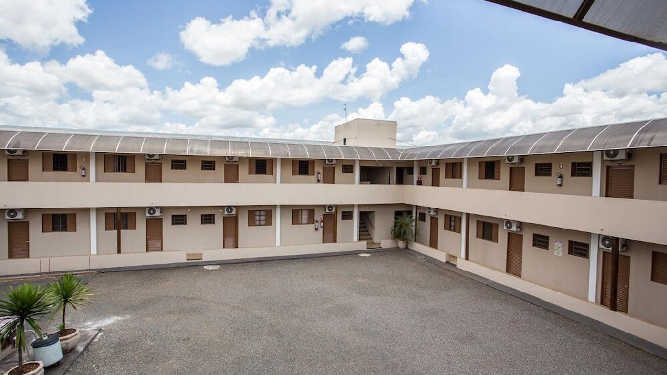 Hotel Portela III - Aprox 600m do Thermas dos Laranjais e Hot Beach