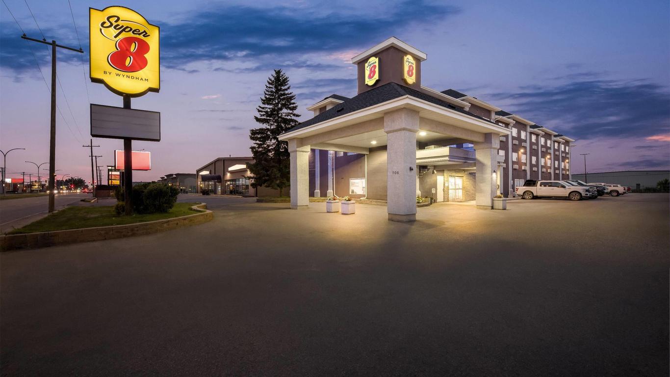 Super 8 by Wyndham Saskatoon Near Saskatoon Airport