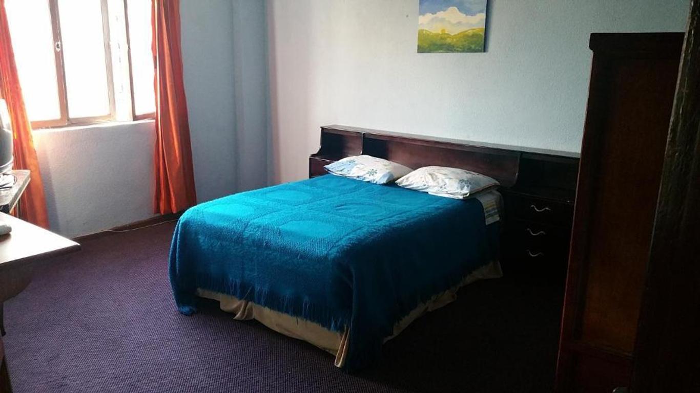 Hostal Montufar