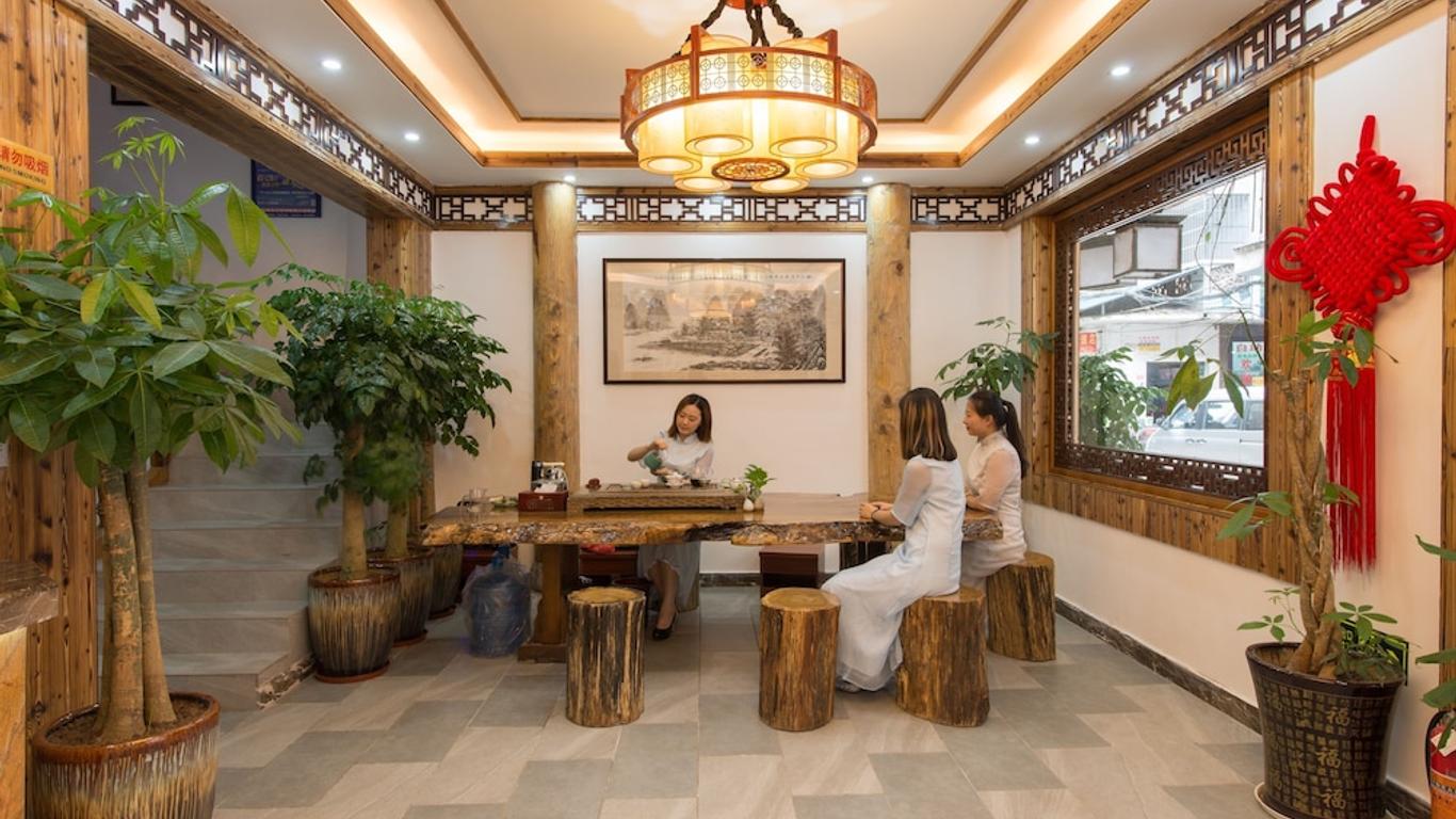 Yangshuo Xiangyi Inn