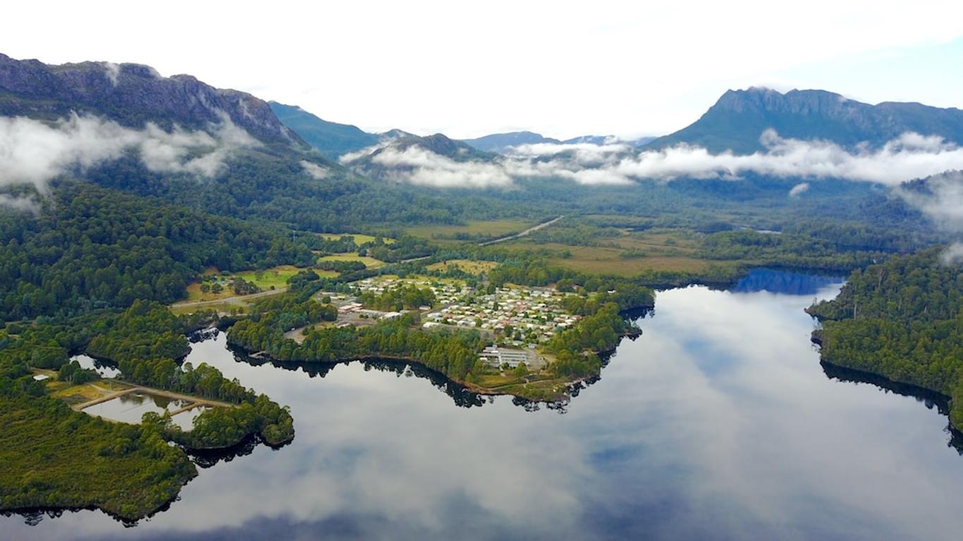 Tullah Lakeside Lodge