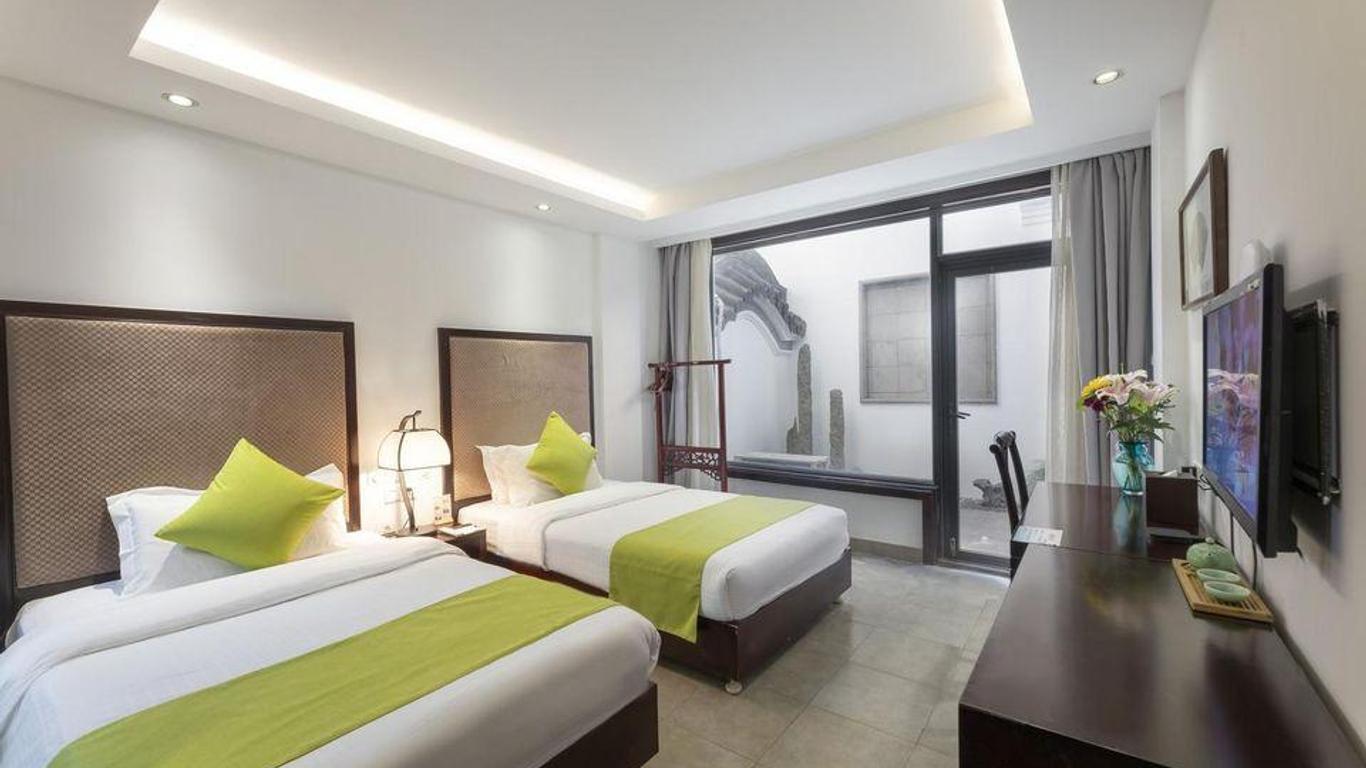 Pingmenlou Hotel (Suzhou Railway Station North Temple Tower)
