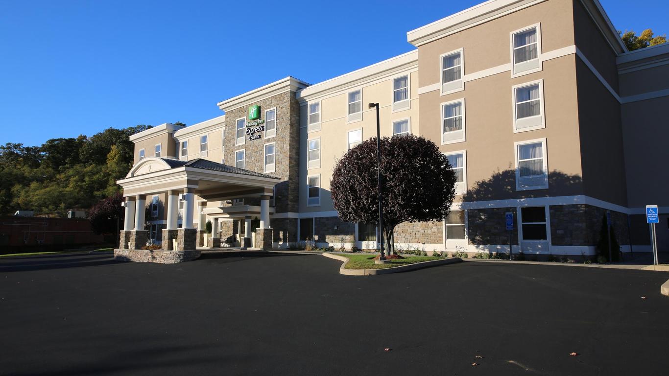 Holiday Inn Express Hotel & Suites Danbury - I-84, An IHG Hotel