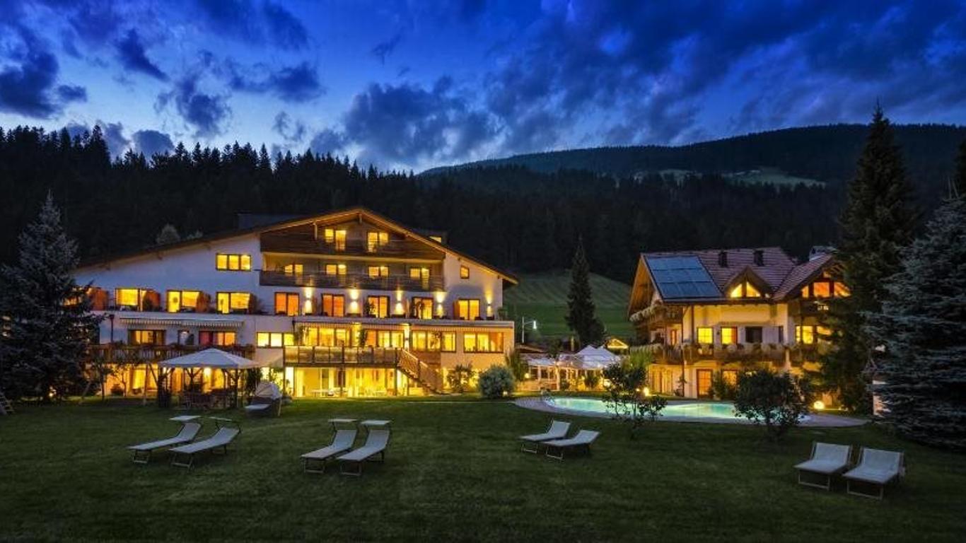 Helmhotel