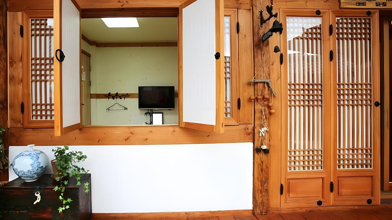 Saekdong Jeogori Hanok Guesthouse Jeonju