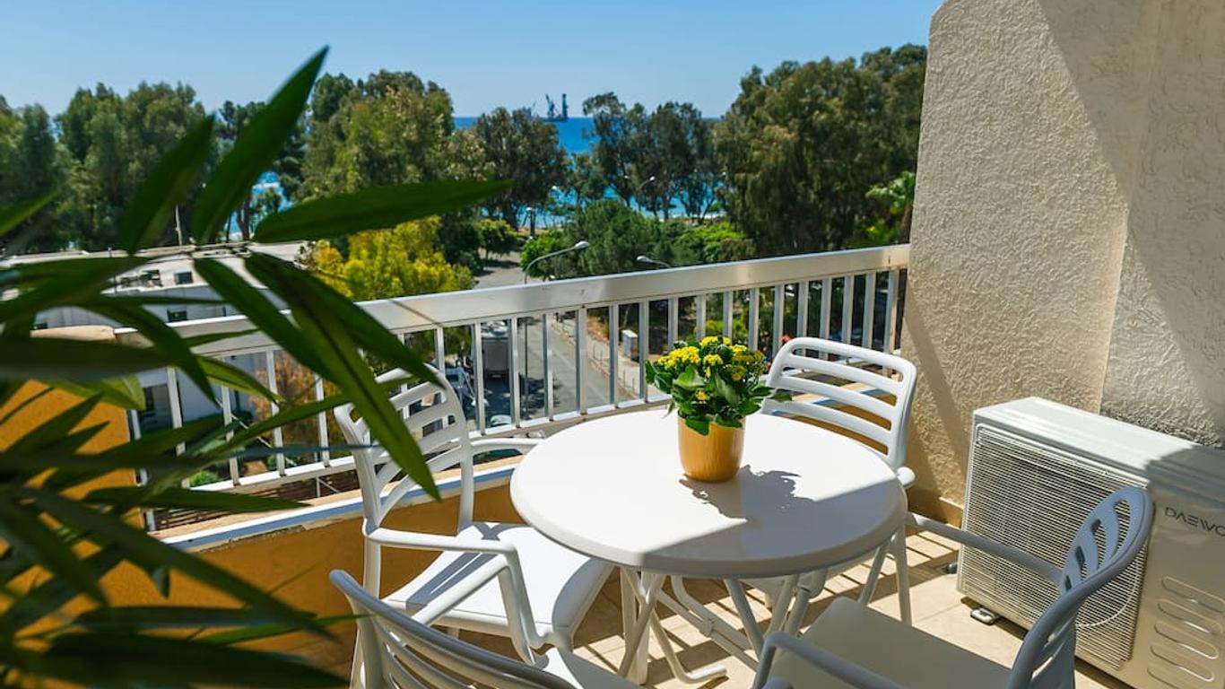 Pebble Beach Holiday Apartments