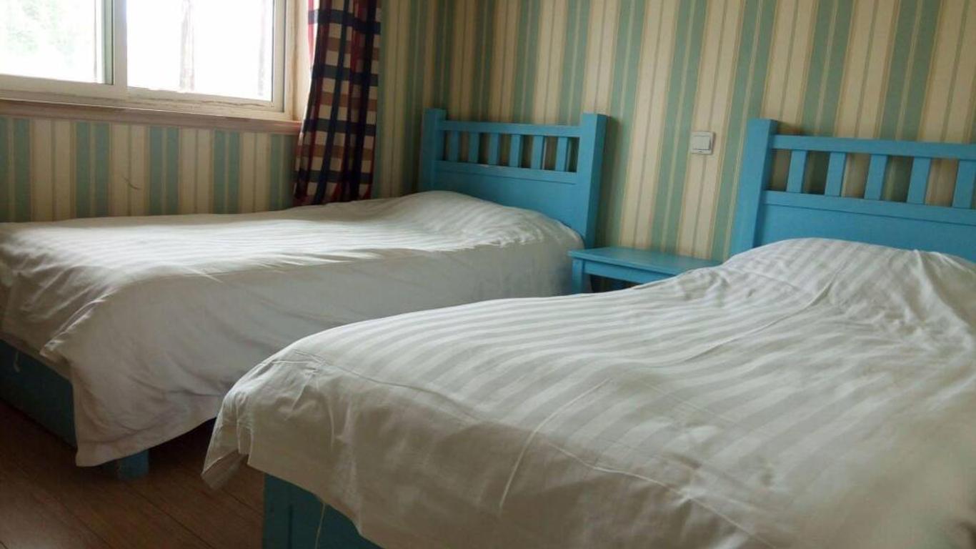 Right Here Hotel (Dunhuang International Youth Hostel)