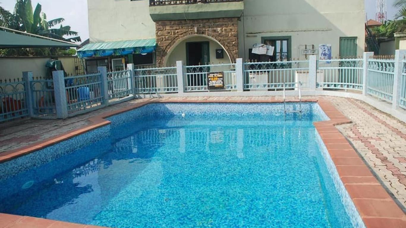 Oyins Holiday Inn Annex