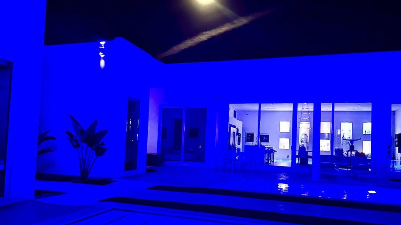 Men only clothing option guesthouse near Wilton Manors