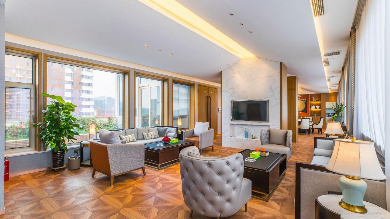 Chengde Tianbao Holiday Hotel