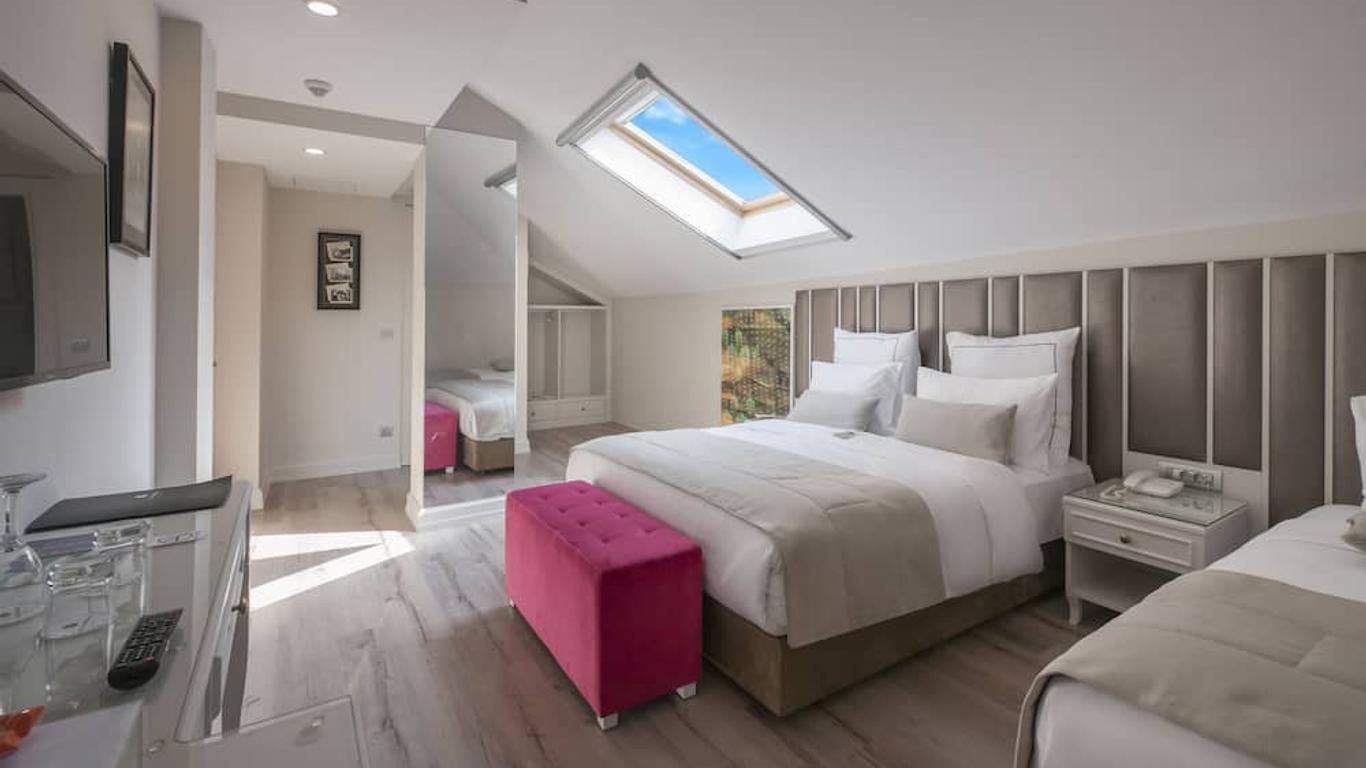 Le Petit Palace Hotel - Special Category