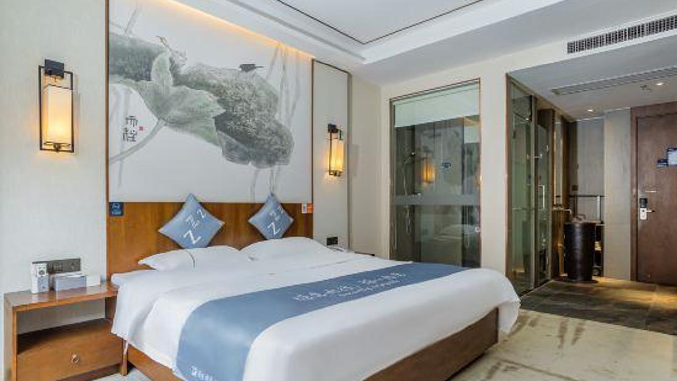 Golden Hotel