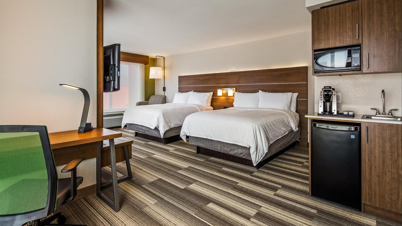 Holiday Inn Express & Suites Detroit - Farmington Hills By IHG