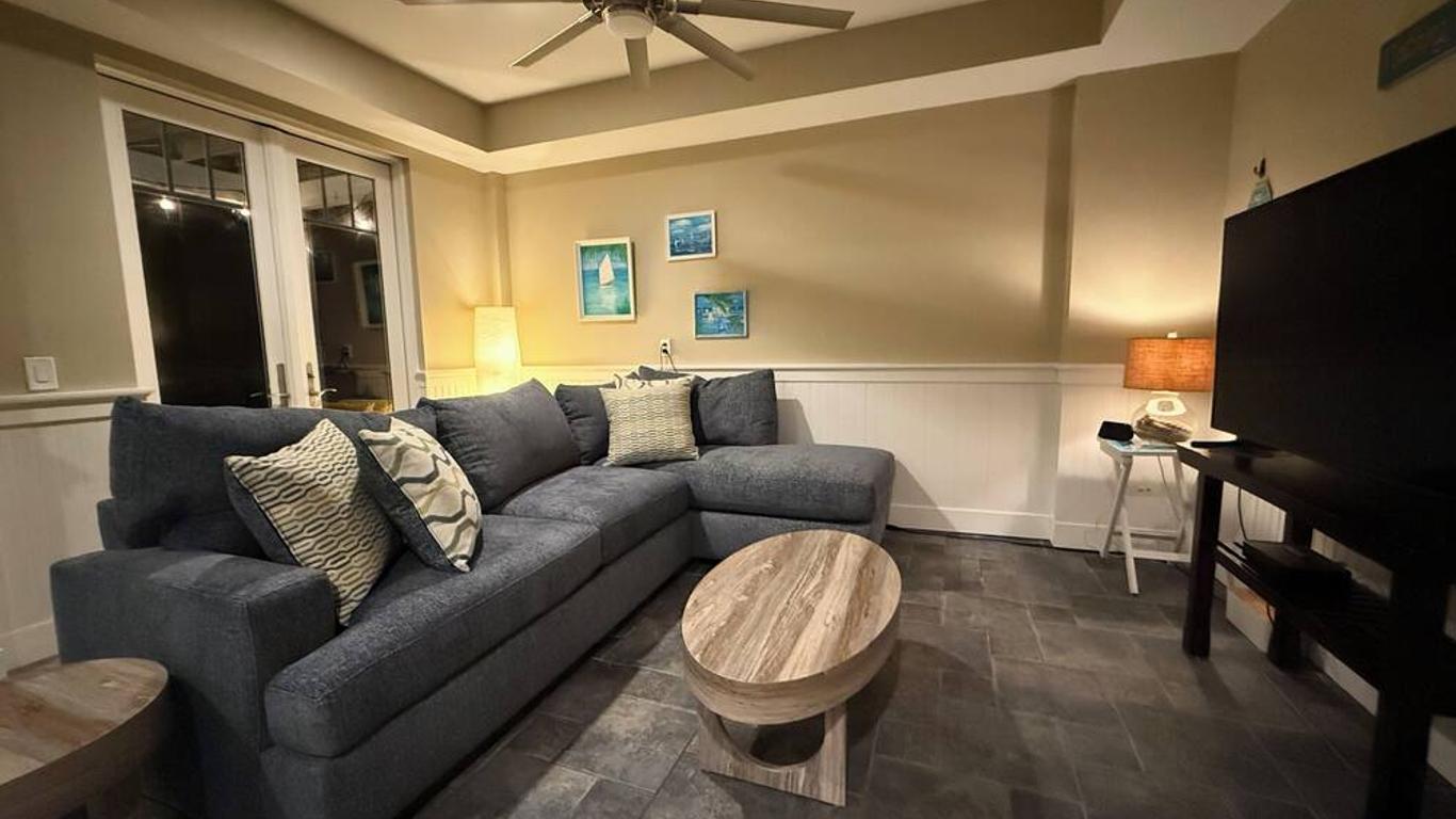 Waterfront Pet Friendly Guest Suite with Pool, Mini Beach