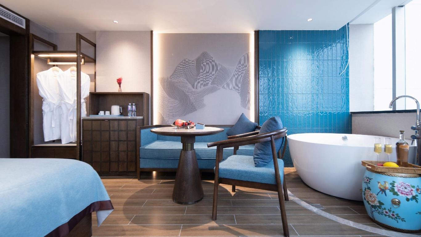 Weiyuan International Hotel (Fuyang High-speed Railway Station)