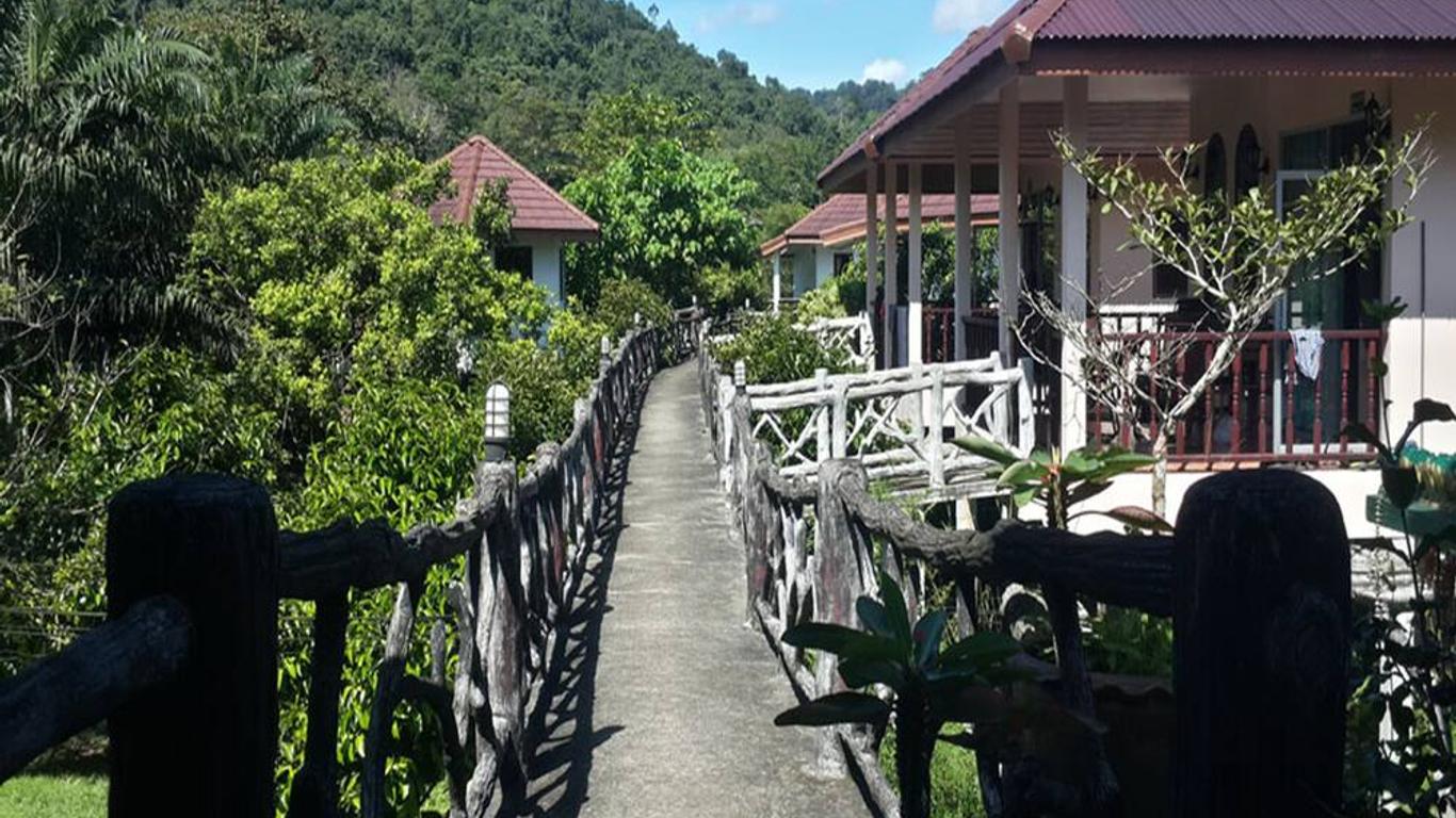 Khao Sok Jungle Hut Resort