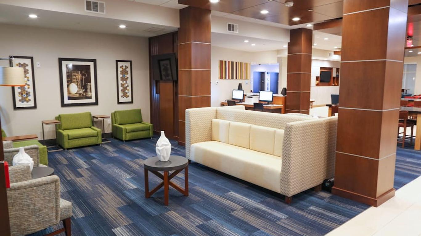 Holiday Inn Express & Suites Houston IAH - Beltway 8