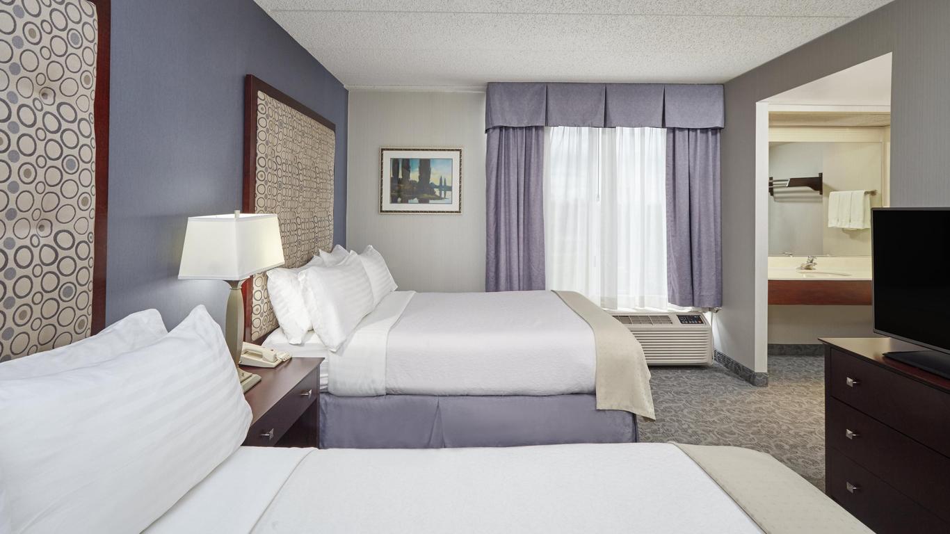 Holiday Inn & Suites Chicago-Carol Stream (Wheaton)