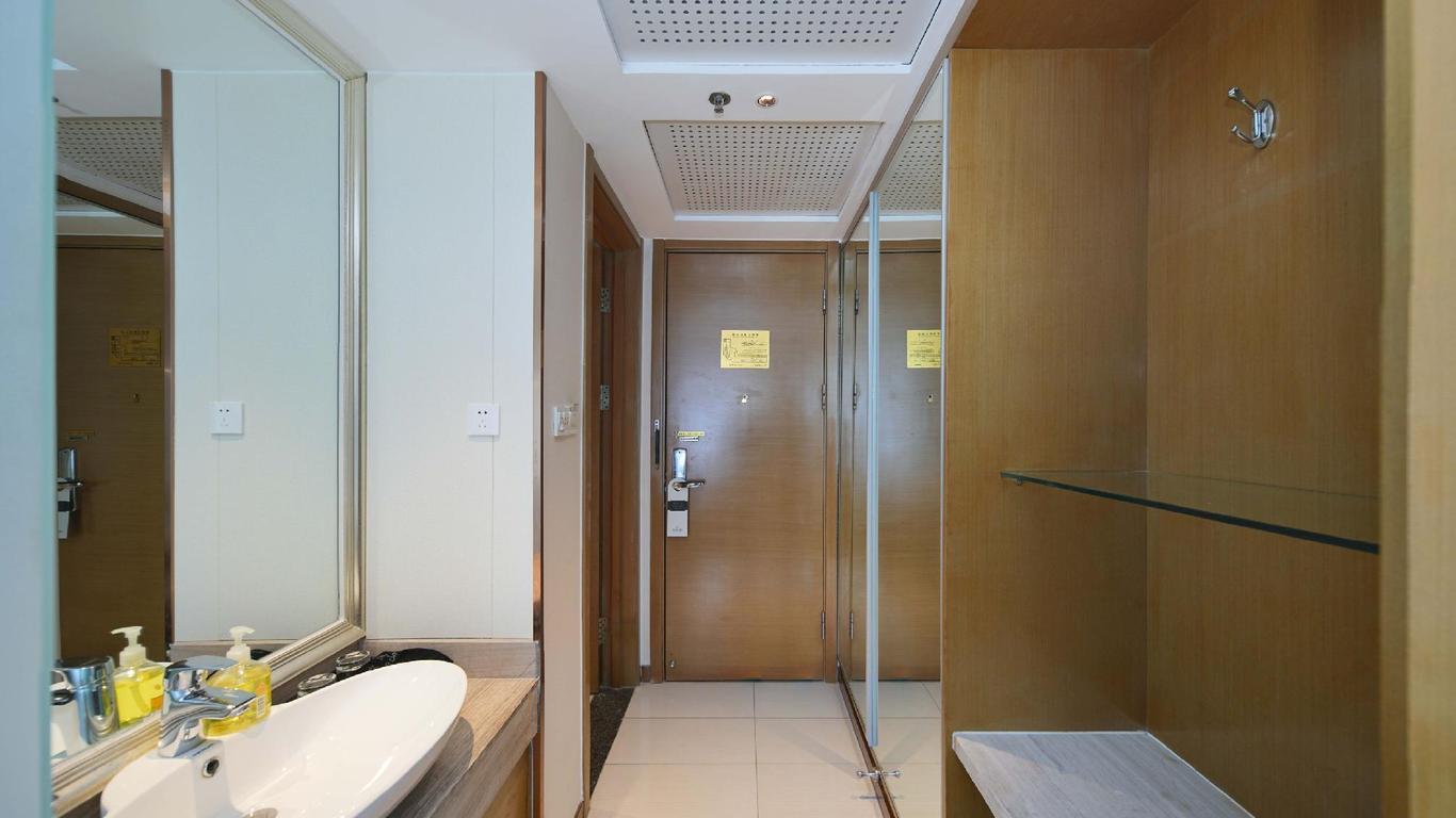 Rongcheng Celebrity Hotel (Rongcheng High Speed Rail Station Shop)