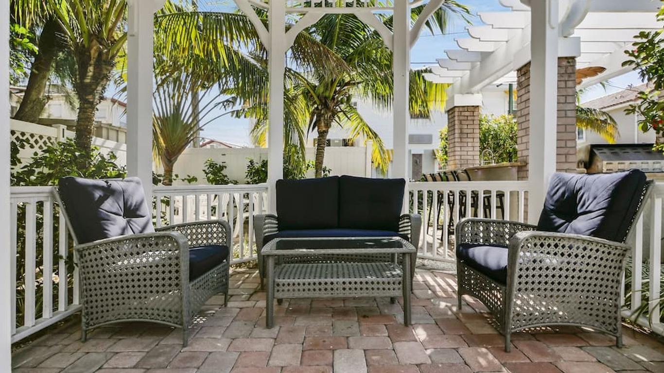 Coconut Inn