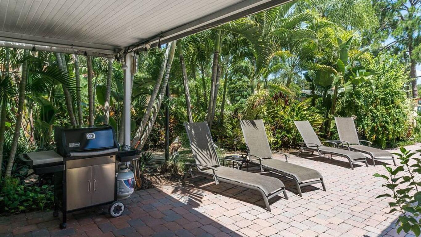 Tropical Villas Of Venice Beach