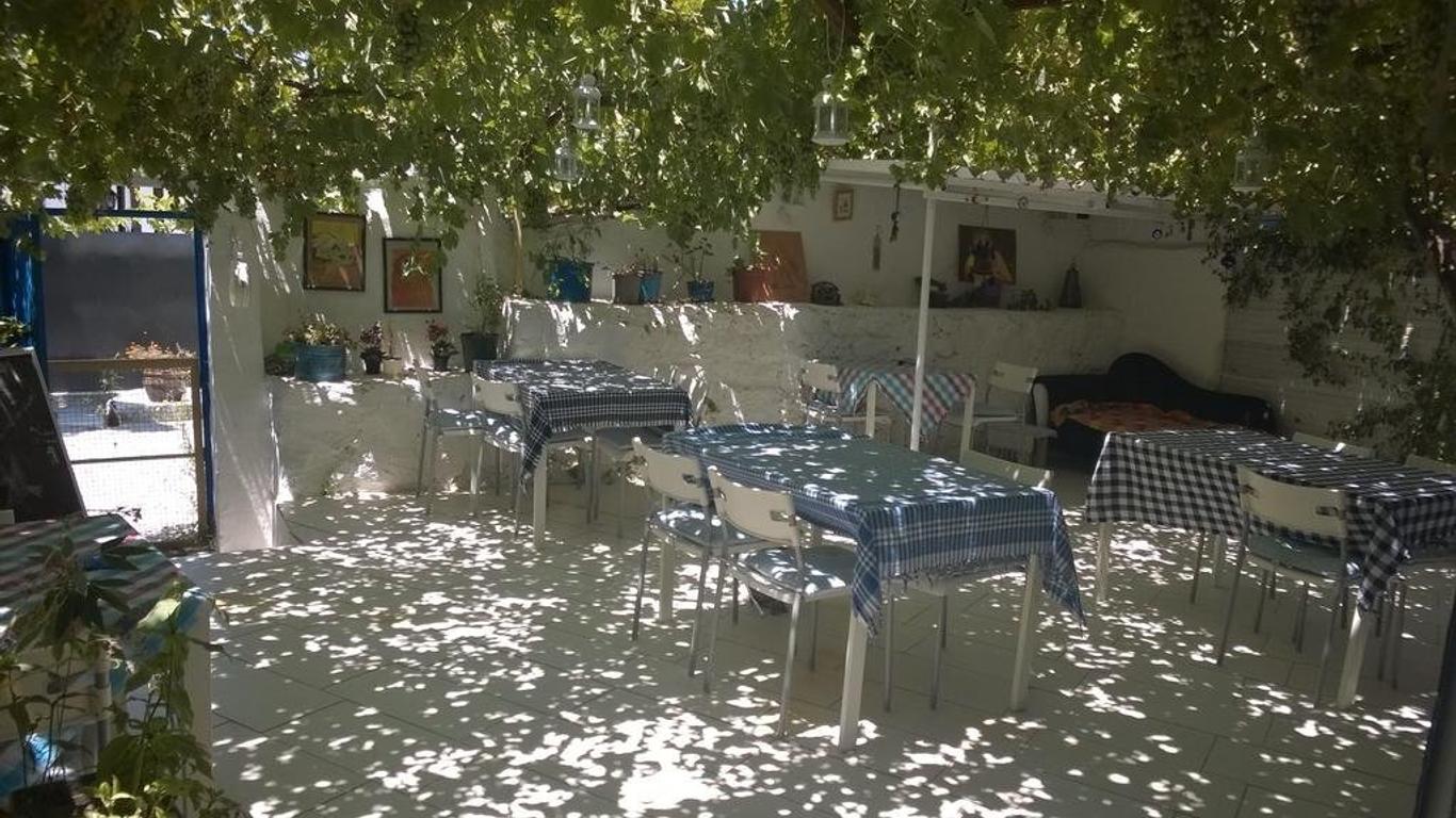 Mavi Beyaz Pansiyon