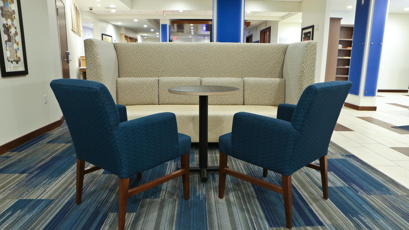 Holiday Inn Express & Suites Monroe By IHG