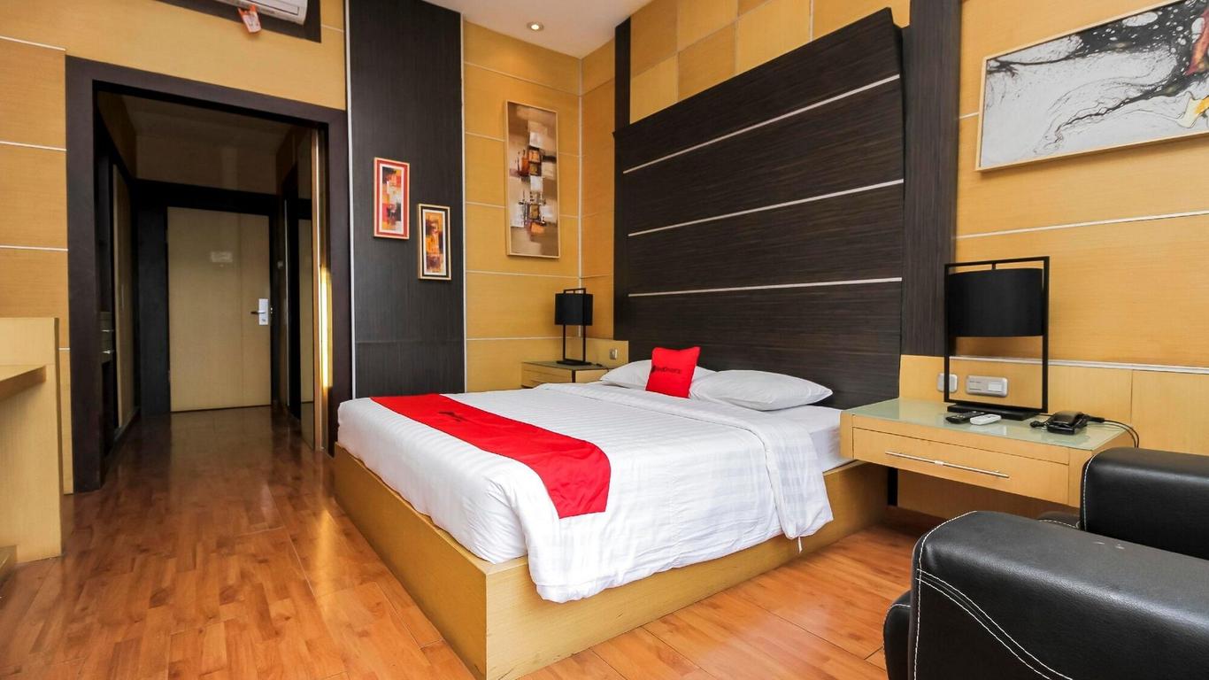 RedDoorz Premium @ Cimbeleuit Atas