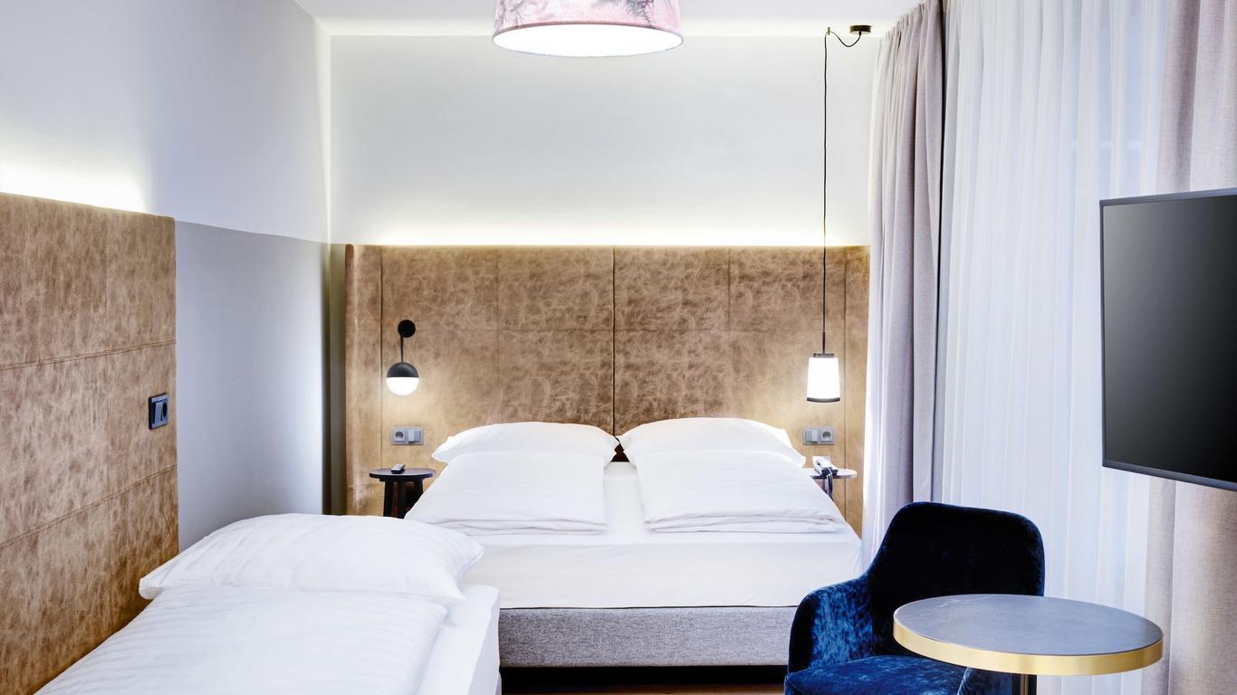 Stage 12 Hotel By Penz