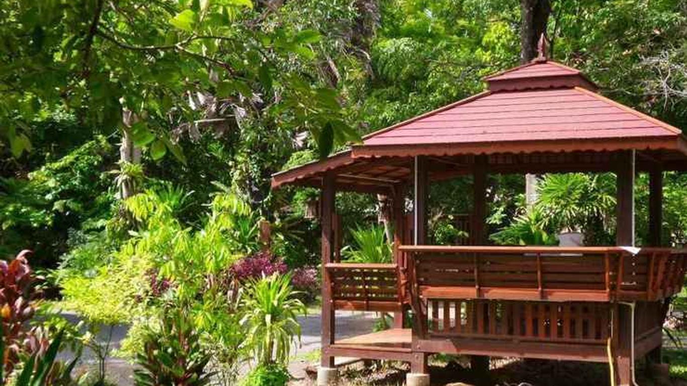Baan Tai Rom Yen Resort