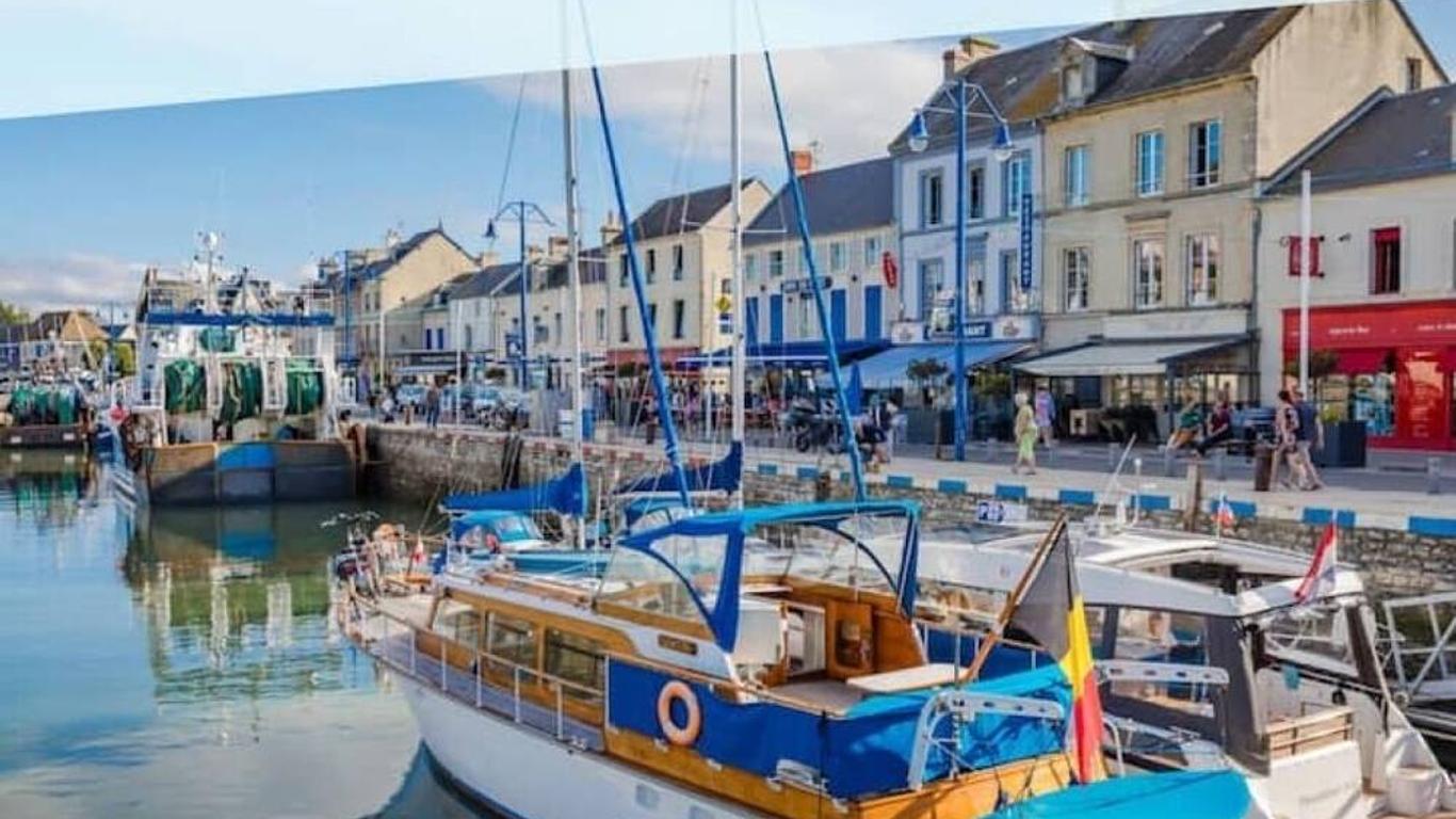 Apt duplex ou plain pied tout confort plein centre ville Bayeux proche commerces, restaurants, avec terrasse privative ou jardin commun aménagé clos, parking gratuit à proximité, proche plages du débarquement