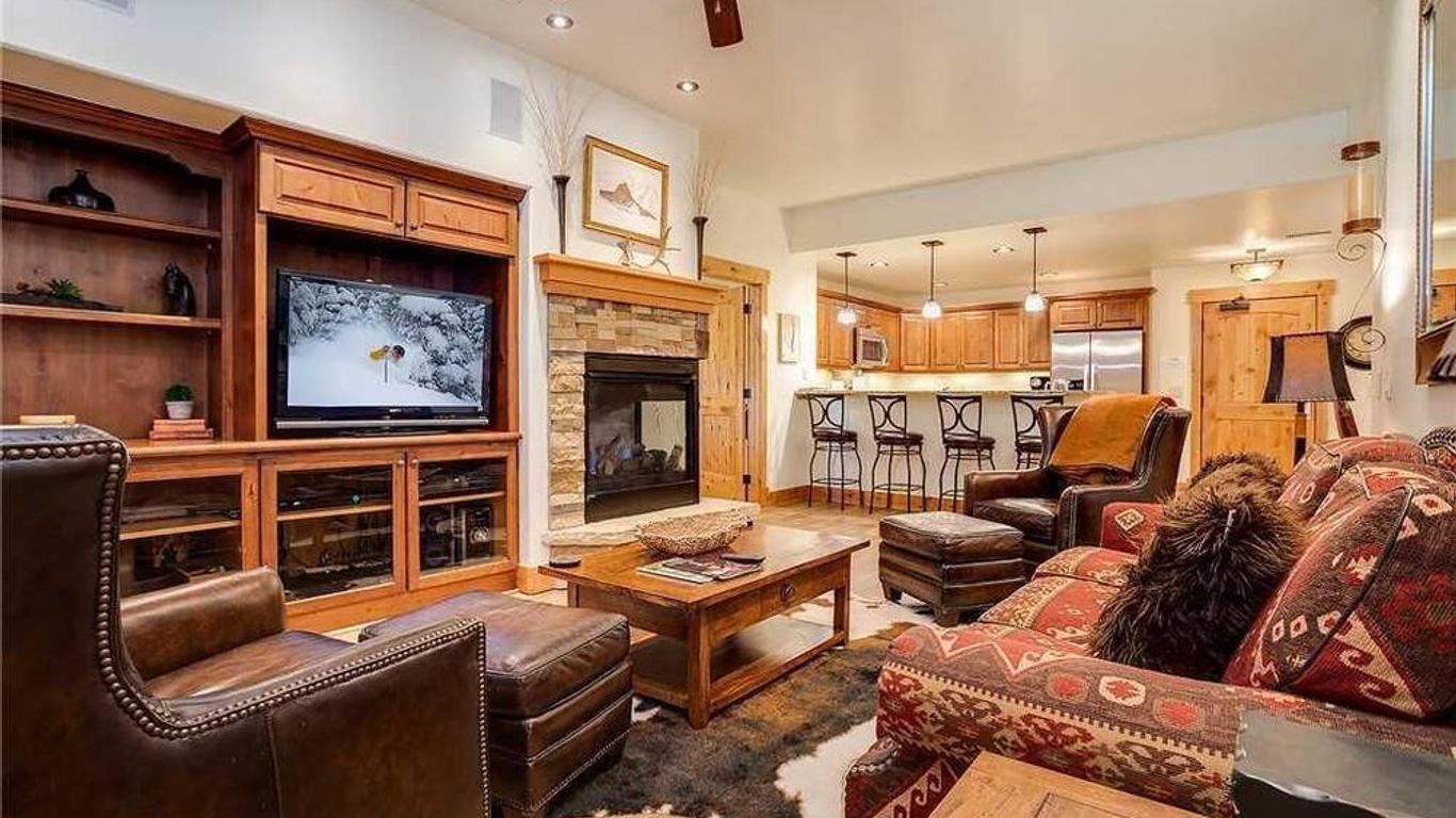 6109 Bear Lodge, Trappeur's Crossing Apartment 3