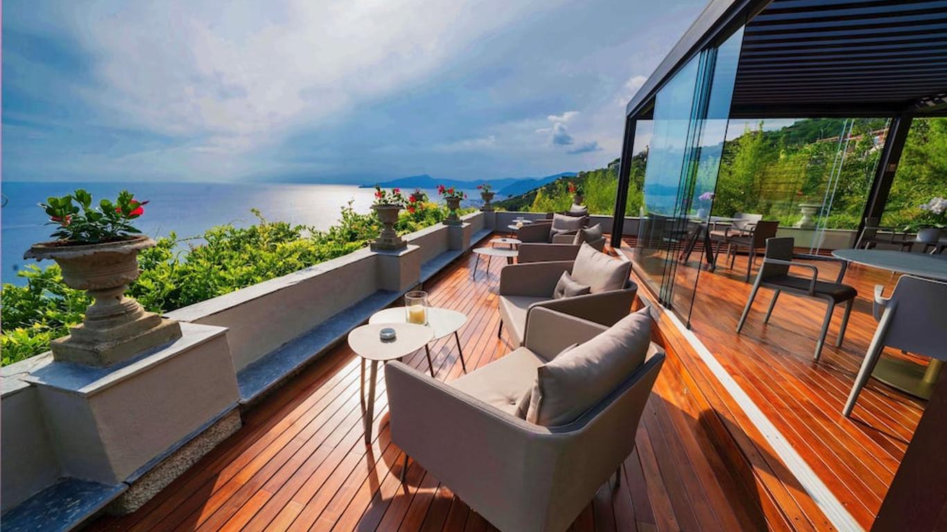 Villa Riviera Resort