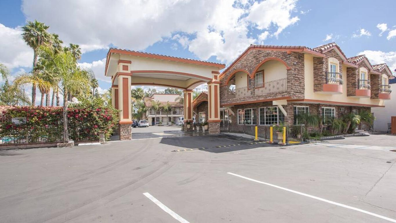 Best Inn & Suites