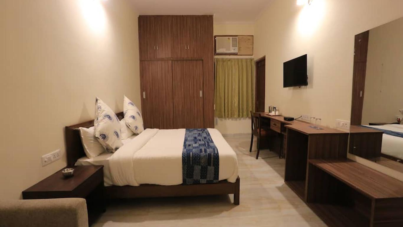 OYO 8472 Gomti Nagar