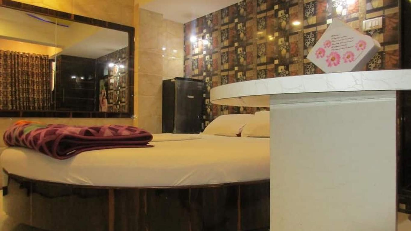 Hotel Saroja Palace