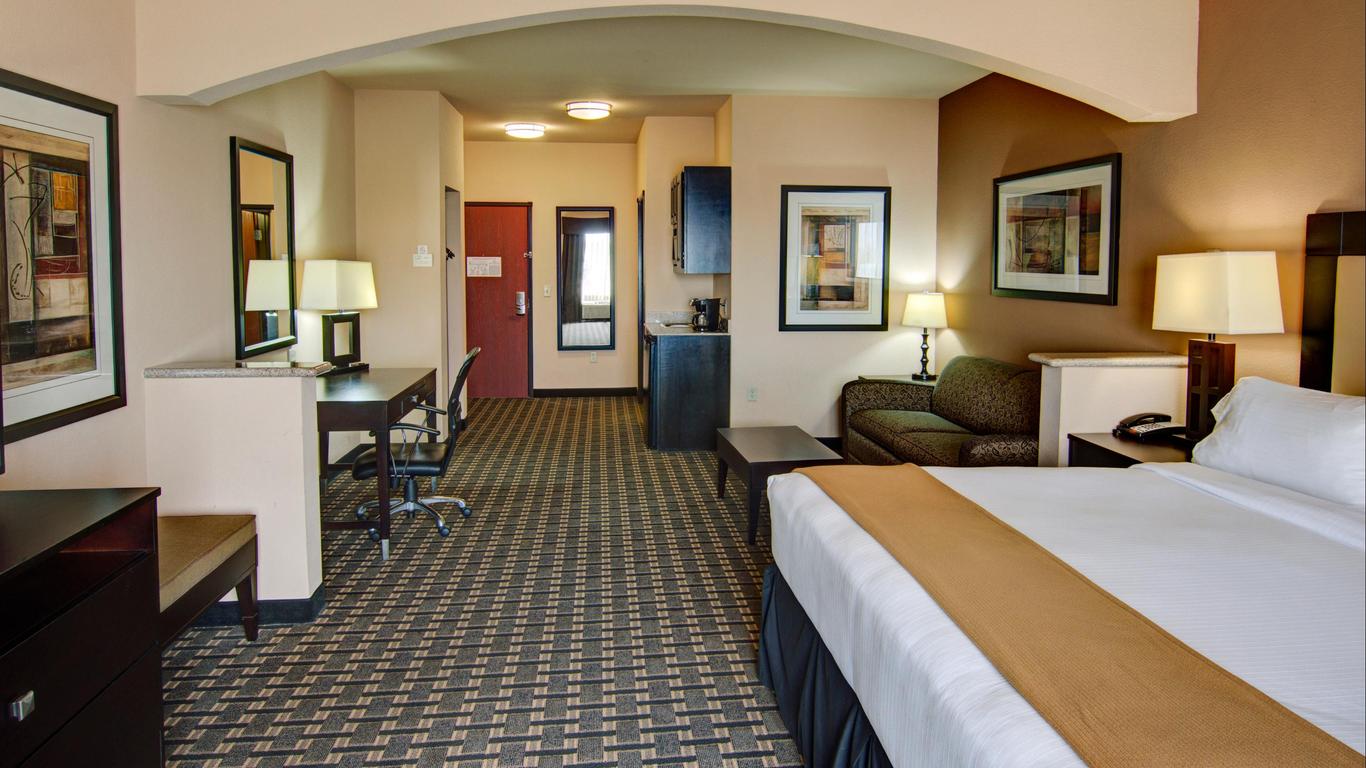 Holiday Inn Express & Suites Paris, Texas, An IHG Hotel