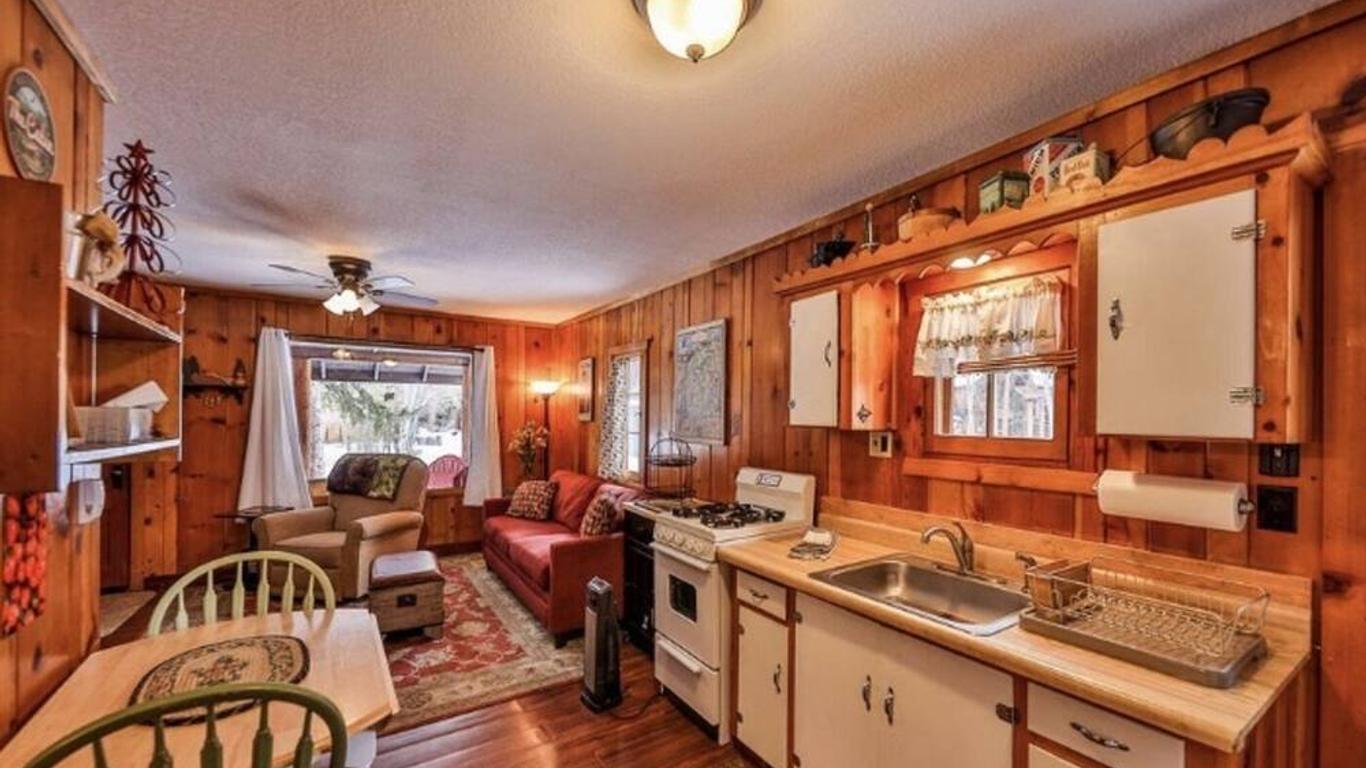 Lemmon Lodge: Cozy Cabin With Private Beach And Lake Access