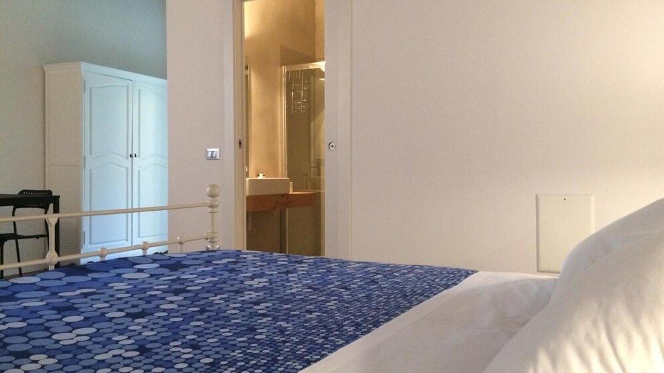 Moira Rooms